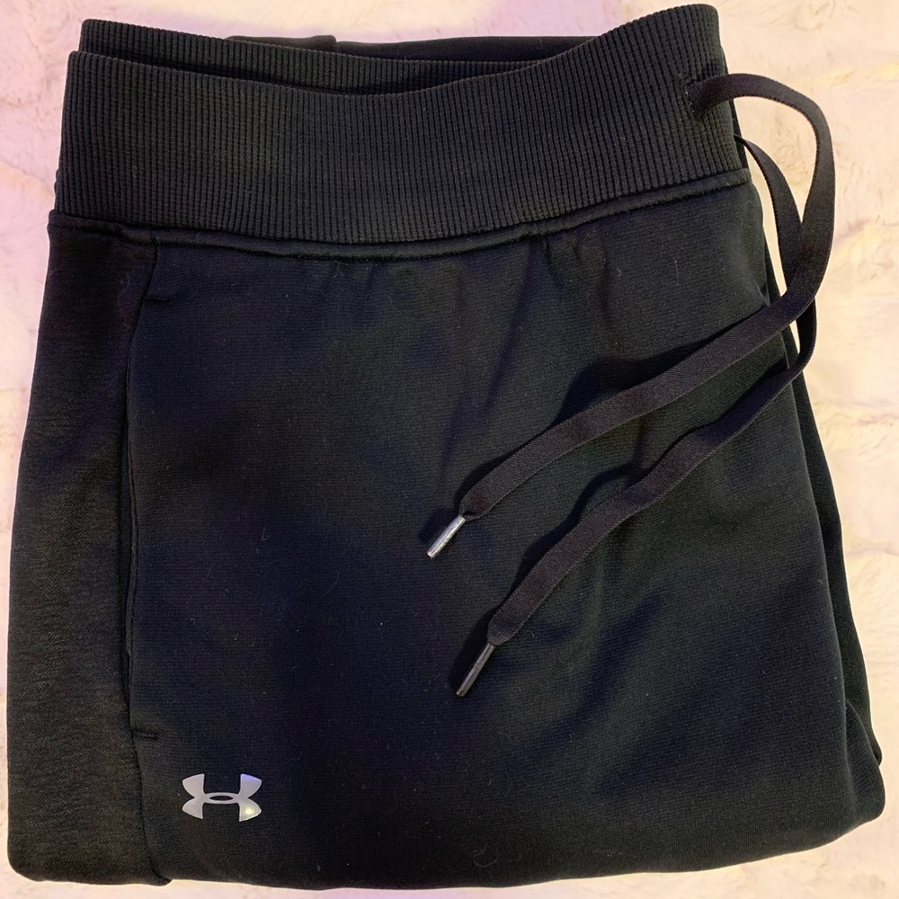 Means Under Amour black joggers.